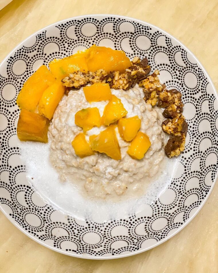 Mango Sticky Overnight Oats