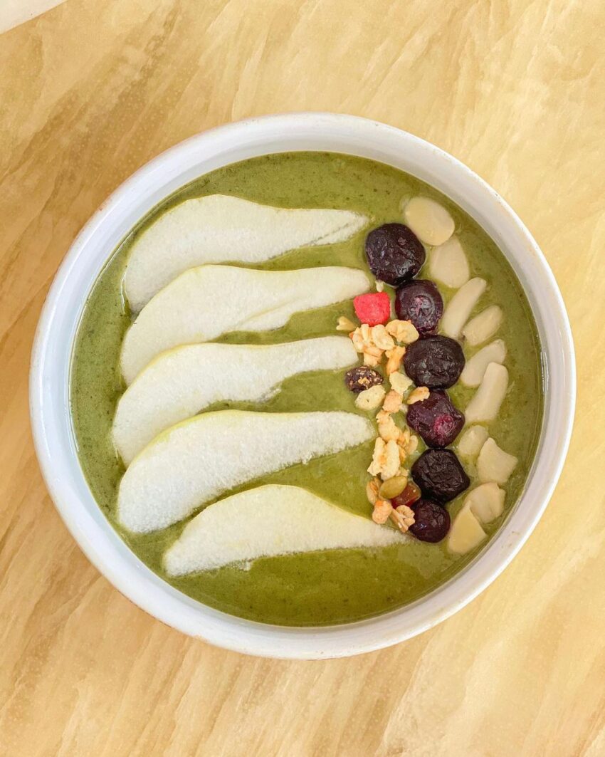 Matcha Pear Smoothie Bowl