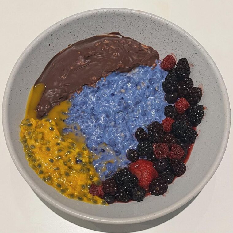 Overnight Yogurt Oatmeal Bowl