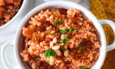 Burghul Bi Banadoura (Bulgur Cooked With Tomatoes)