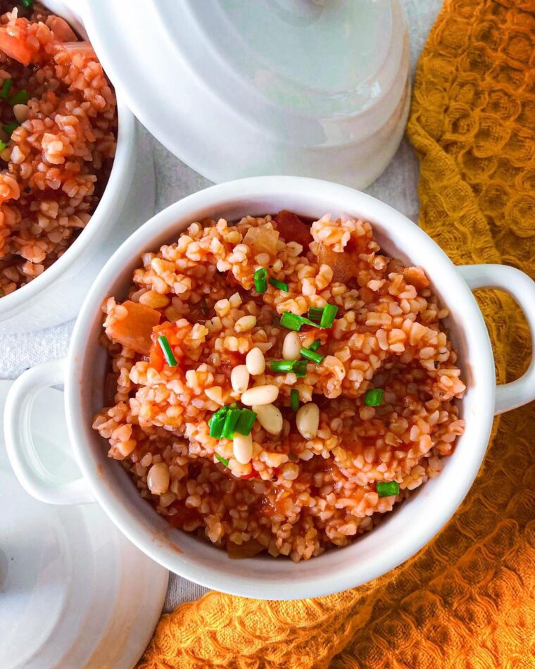 Burghul Bi Banadoura (Bulgur Cooked With Tomatoes)