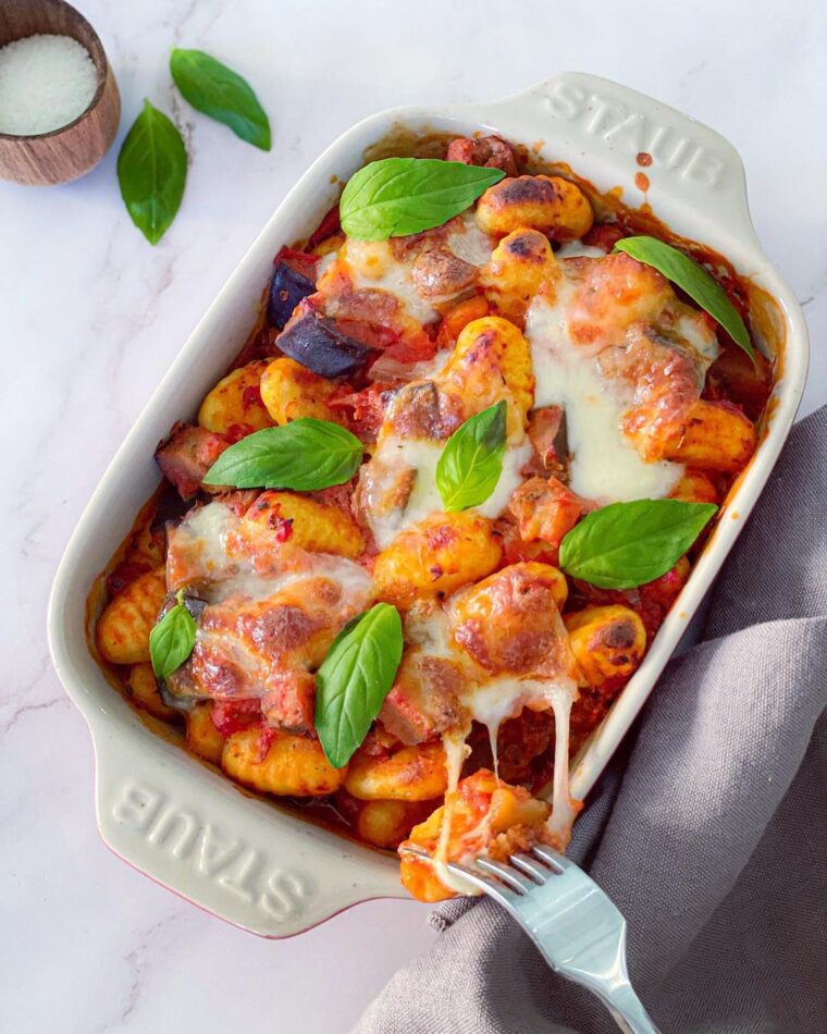Gnocchi And Tomato Bake (Loaded With Veggies And Topped With Melted Mozzarella Cheese)