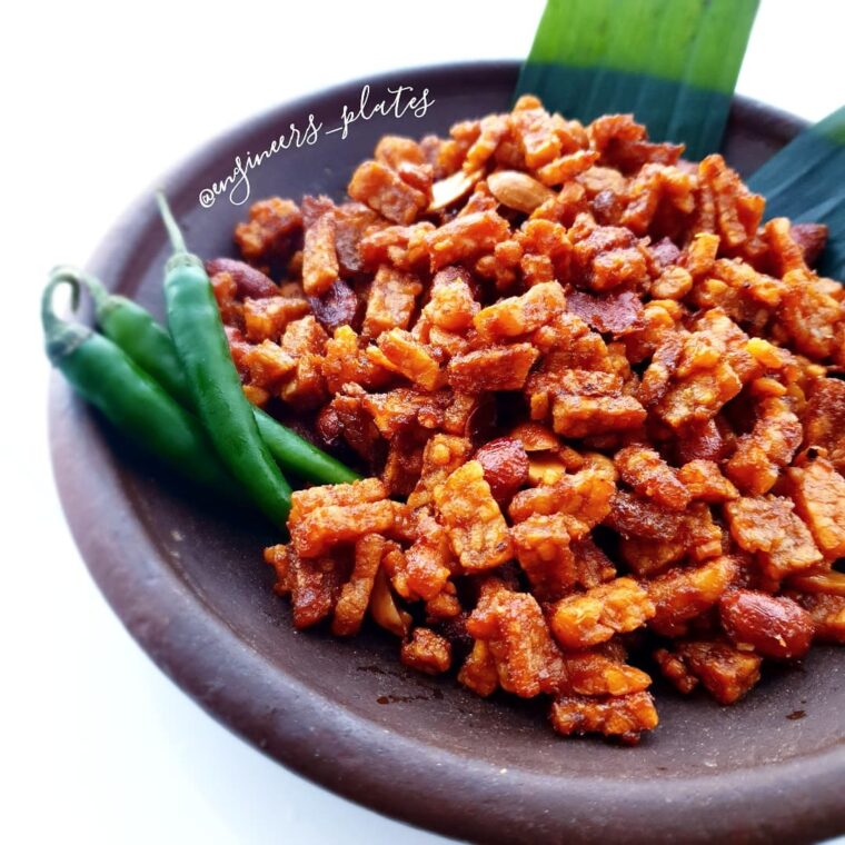 Kering Tempe Kacang (Crunchy Sweet Peanuts & Tempeh)