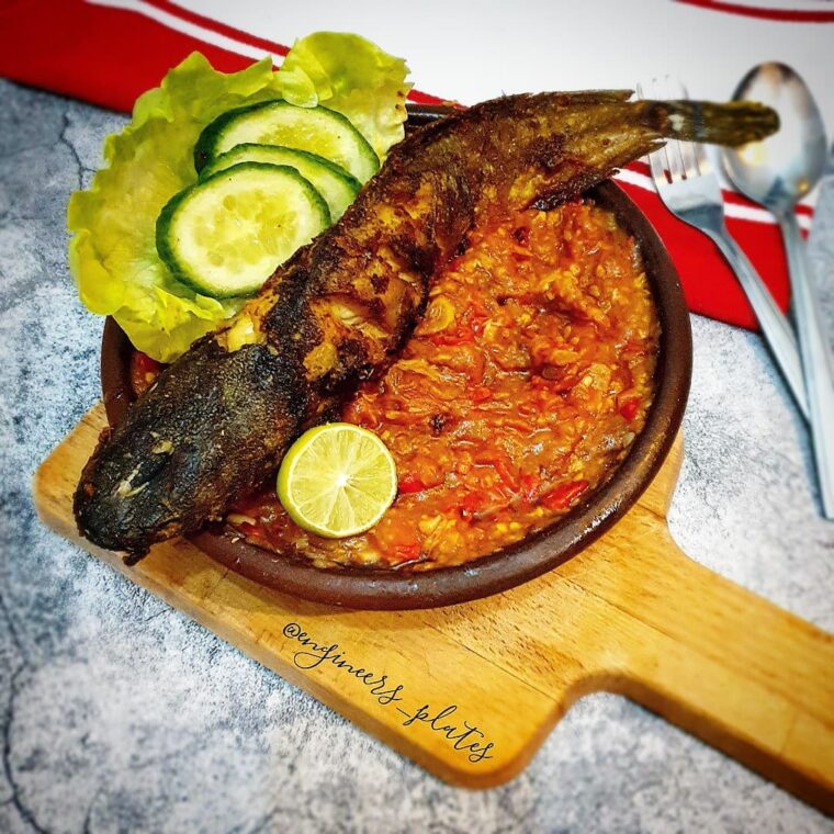 Lele Sambel Penyet (Fried Catfish With Sambal)