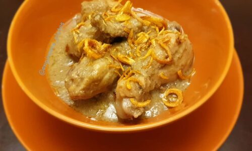 Opor Ayam (Indonesian Creamy Chicken Curry)