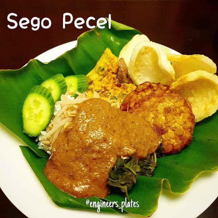 Sego Pecel (Peanut Salad On Rice)