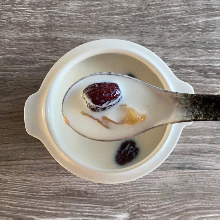 Steamed Milk With Fish Maw