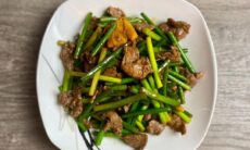 Stir Fry Garlic Shoot With Beef