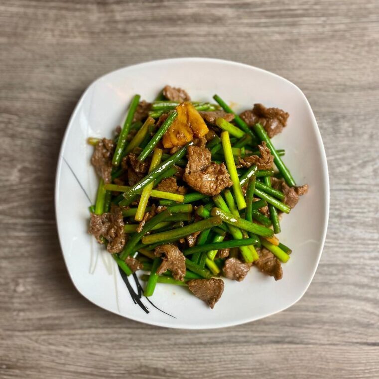 Stir Fry Garlic Shoot With Beef