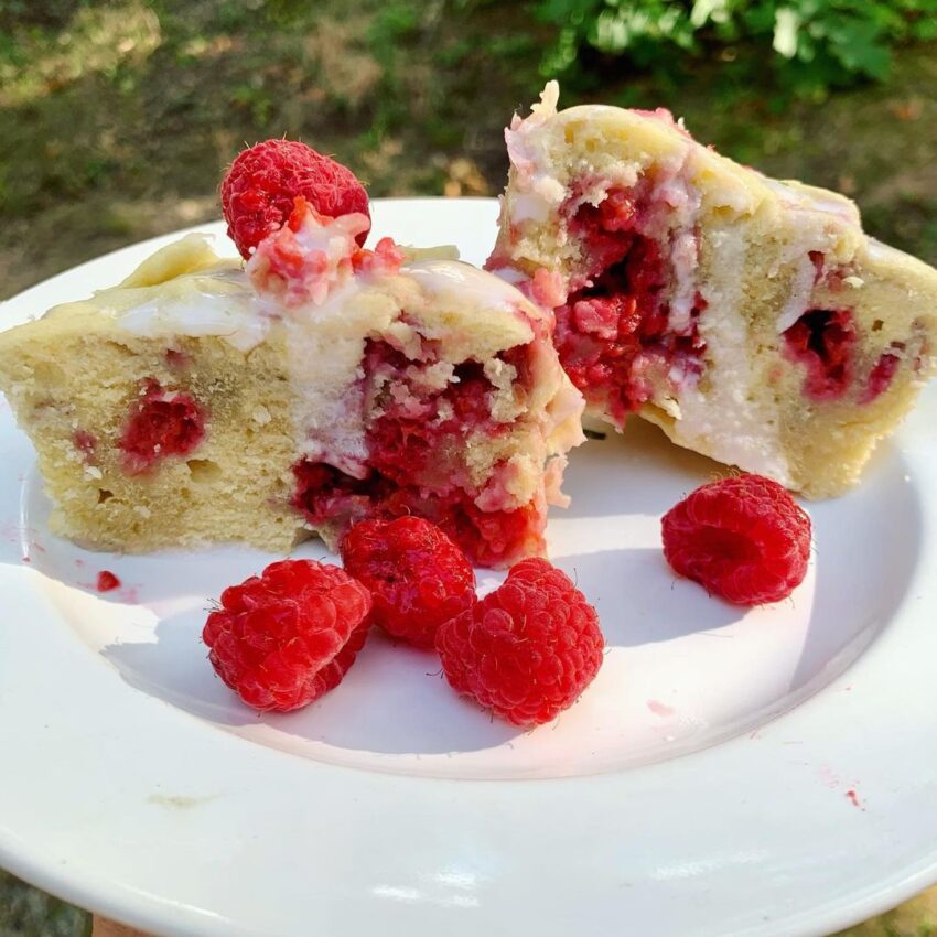 2 Min Lemon Raspberry Streusel Muffin