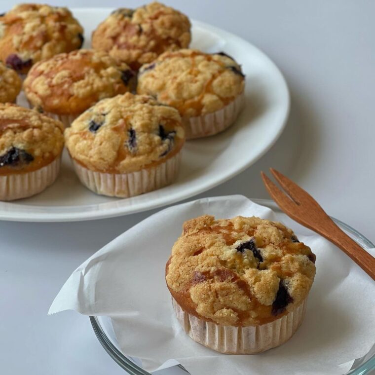 Blueberry Chocochips Muffins With Crumb Topping
