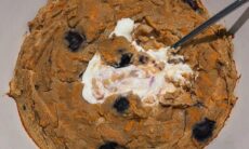 Carrot & Blueberry Cheesecake Baked Oats