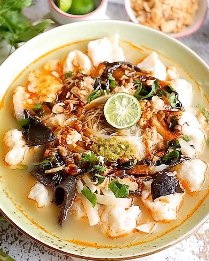 Fish Balls With Shrimp Broth (Tekwan)