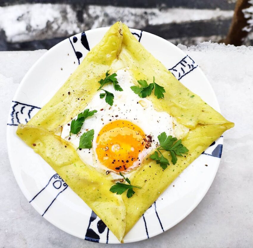 French Crêpe With Cheese & Egg