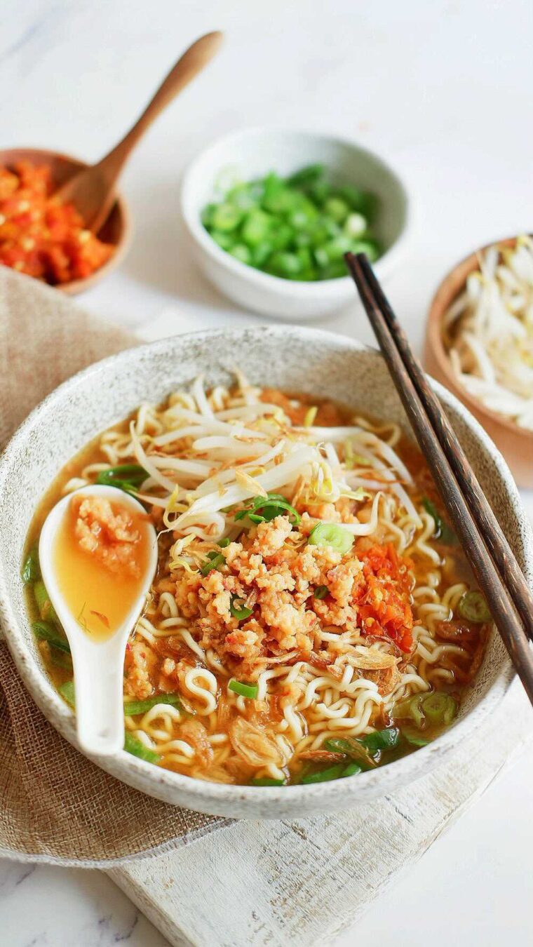 Garlic Shrimp Noodle Soup