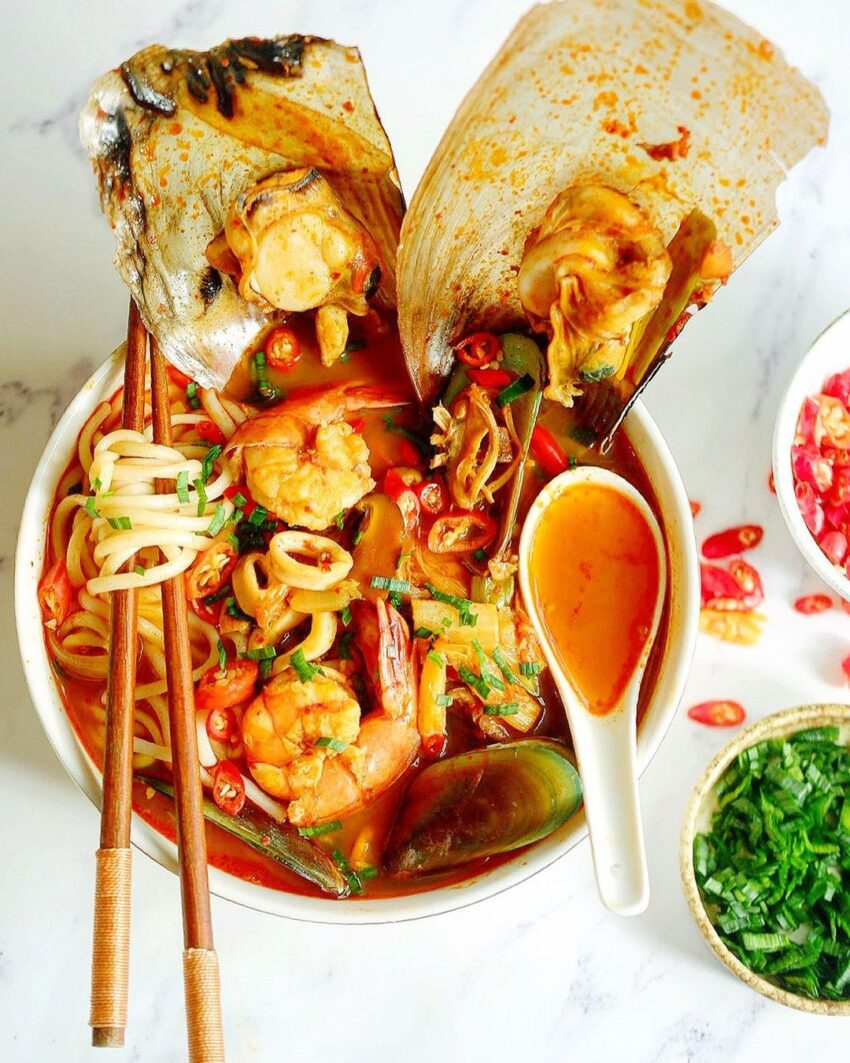 Jjampong (Seafood Soup)