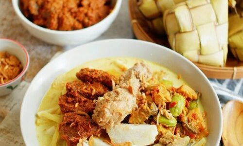 Ketupat Sayur (Vegetable Stew In Coconut Milk)