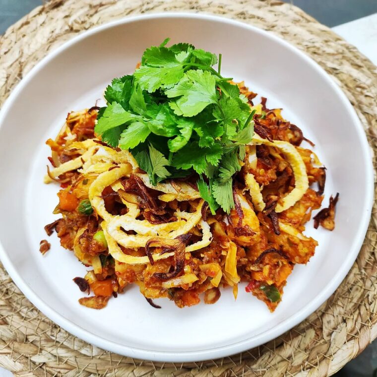 Lontong Goreng (Fried Malay Rice Cakes)