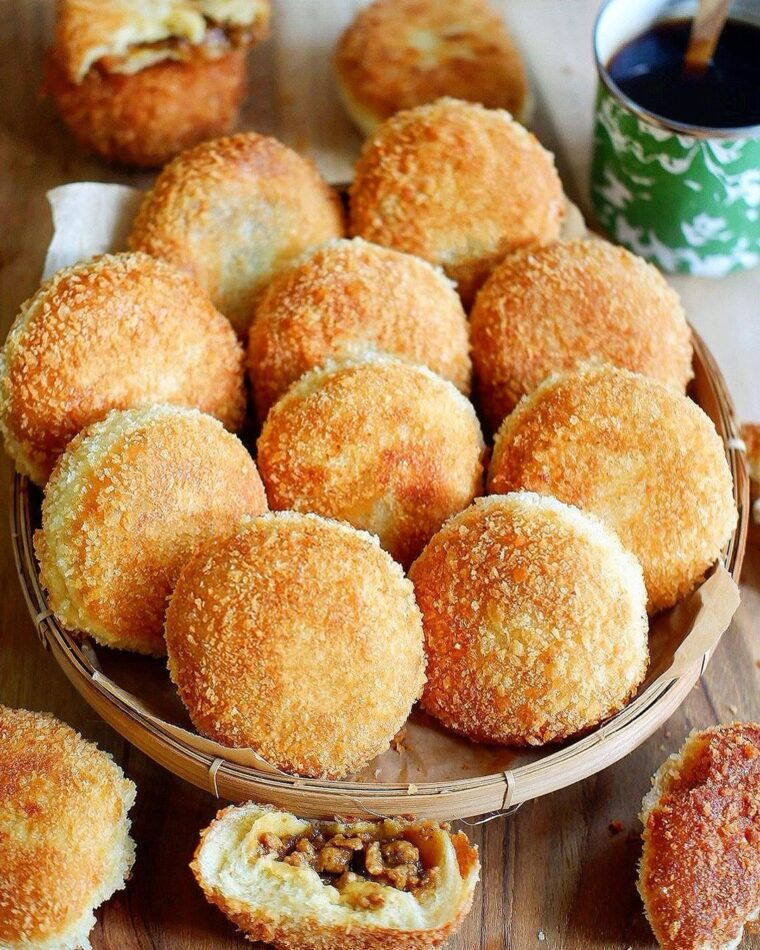 Minced Chicken Filled Fried Bread