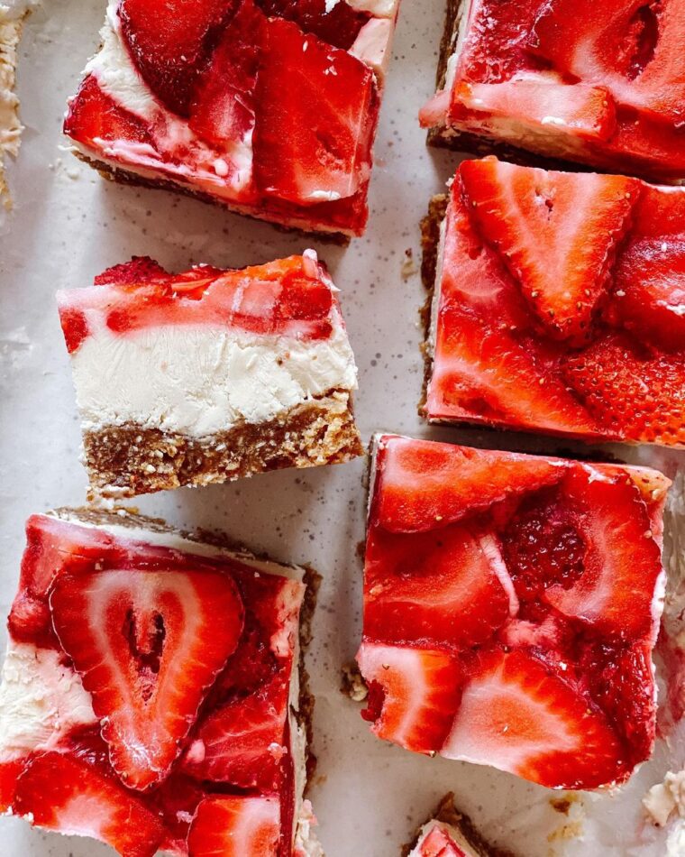 No-bake Strawberry “Cheese Cake” Bars