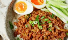 Onion Minced Meat Rice Bowl
