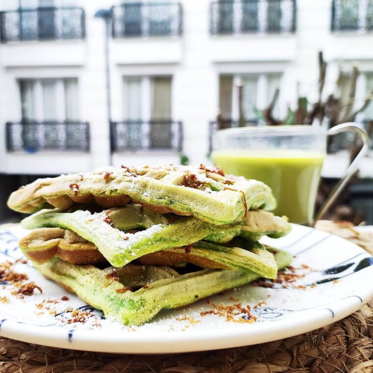 Pandan Waffles (Banh Kep La Dua)