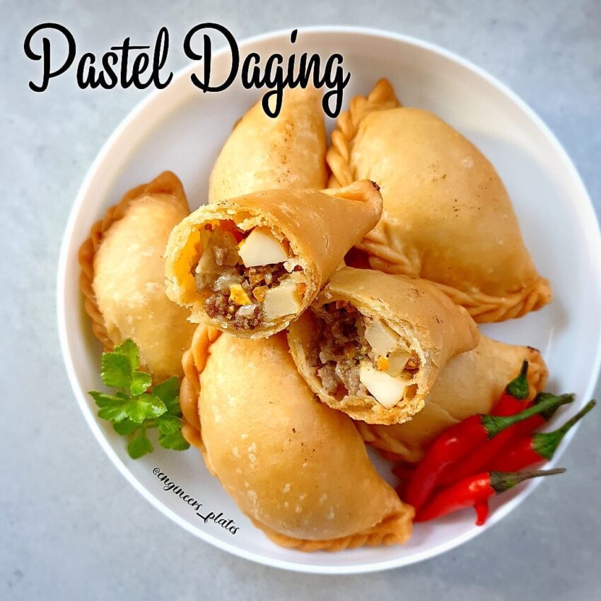 Pastel Daging (Indonesian Meat Puff Pastry)