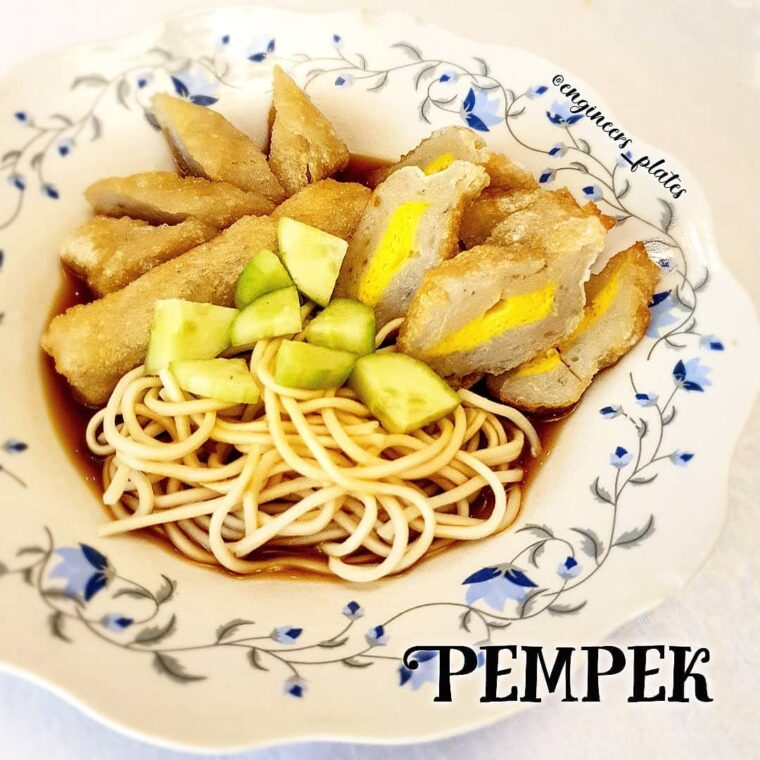 Pempek Palembang (Indonesian Fish Cake)