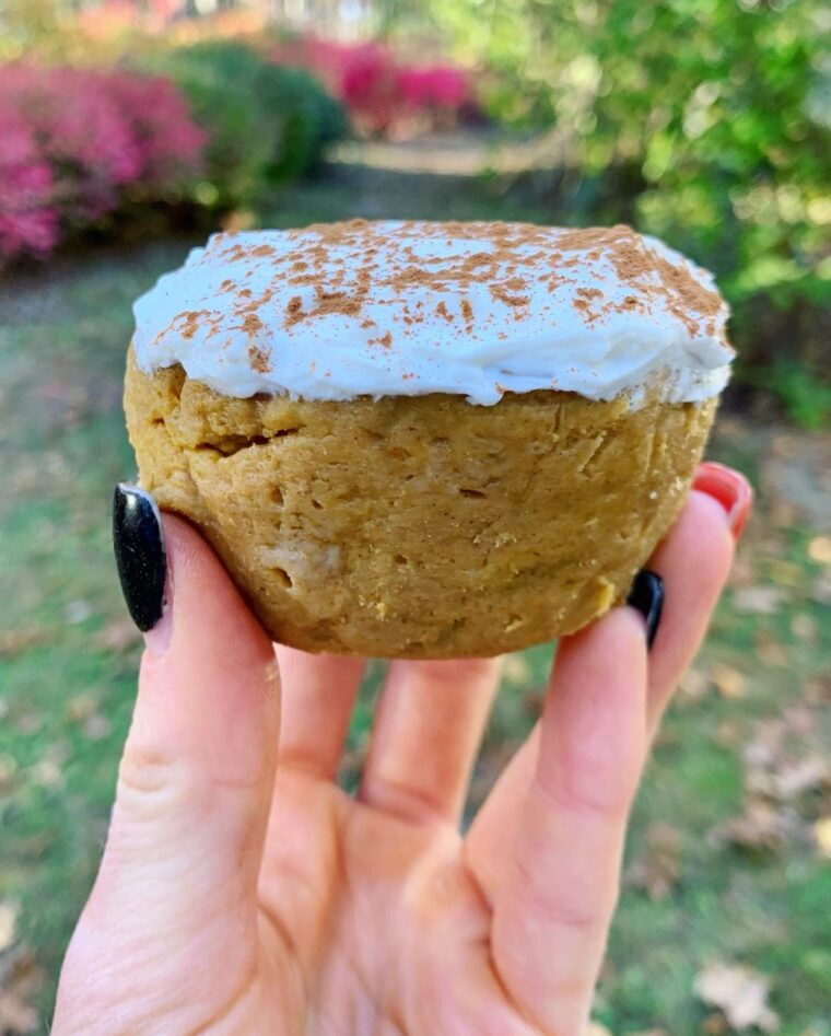 Pumpkin Muffin With Vanilla Protein Frosting