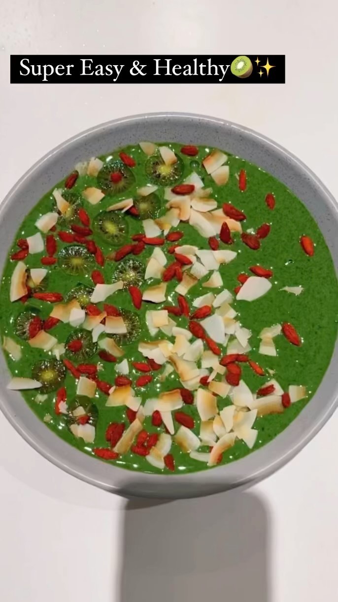Refreshing Green Smoothie Bowl