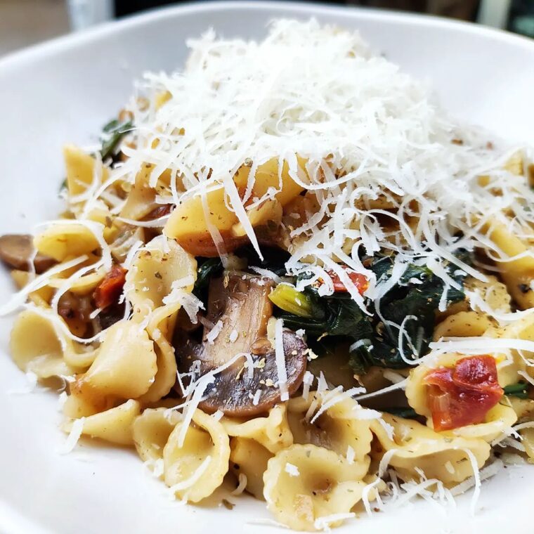 Spinach, Mushroom & Caramelised Onion Pasta