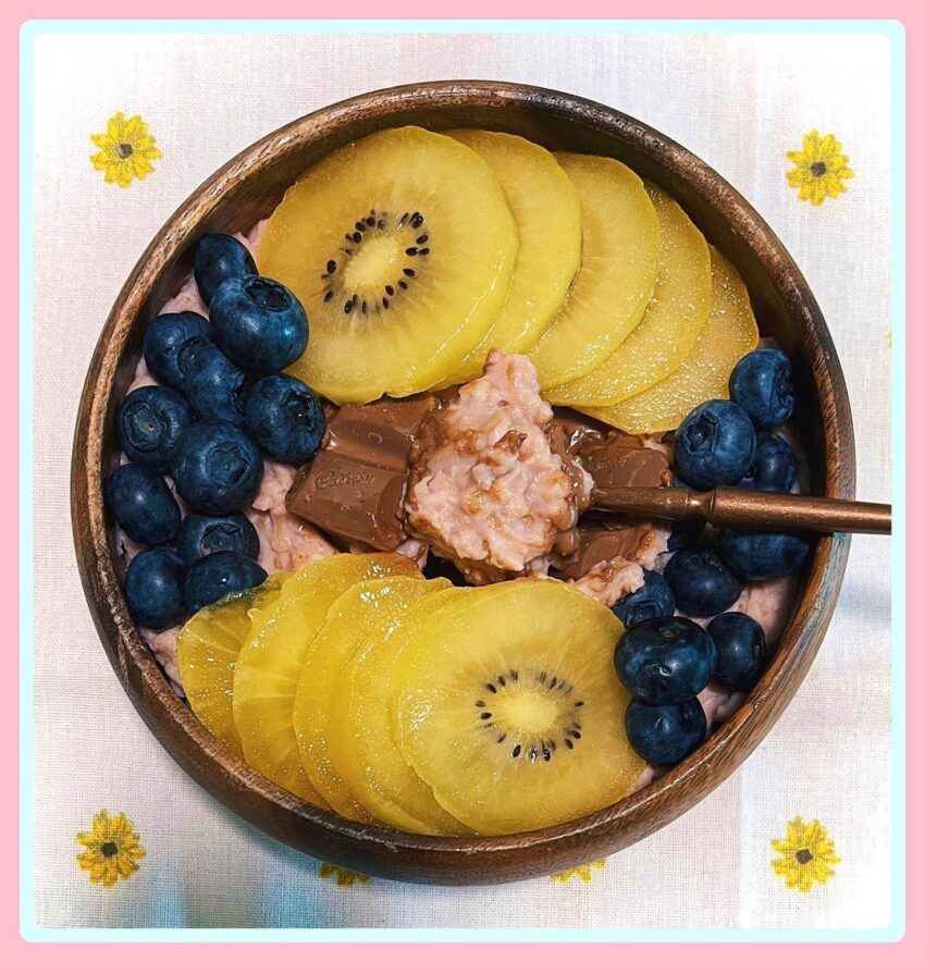 Strawberry With Fruits & Chocolate Oatmeal Bowl