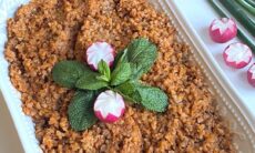 Tomato Bulgur Pilaf (Bourghol 3a Banadoura)