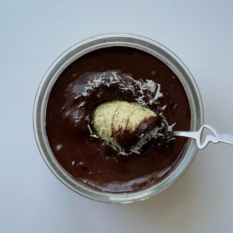 Avocado Overnight Oats With Chocolate Ganache