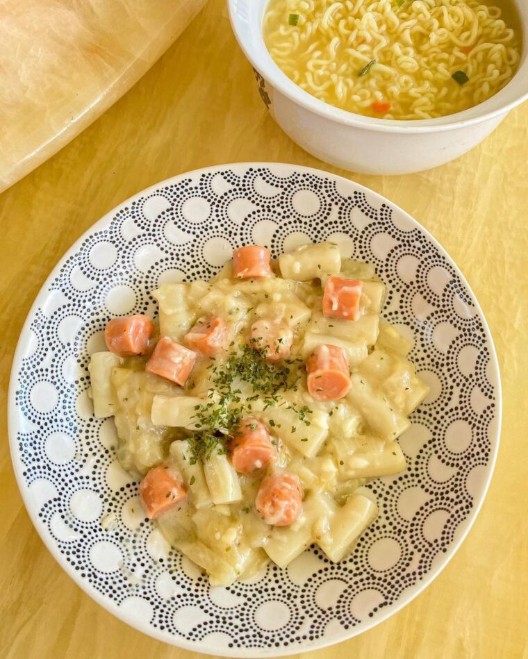 Creamy Carbonara Tteokbokki