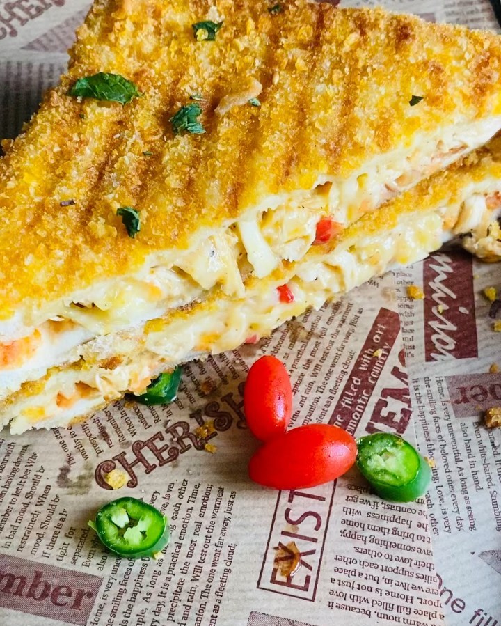 Crispy & Crunchy Chicken & Cheese Masala Stuffed Bread Pockets