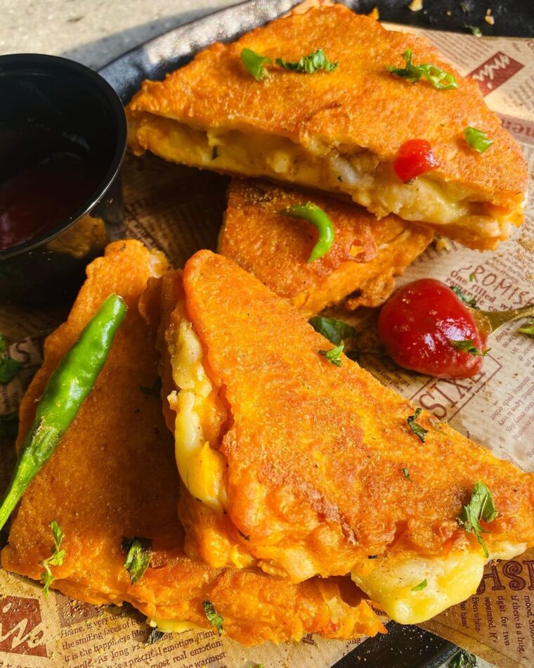 Crispy Stuffed Bread Pakora