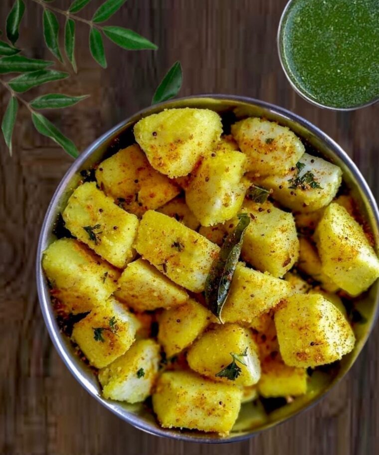 Fried Masala Idli With Green Chutney