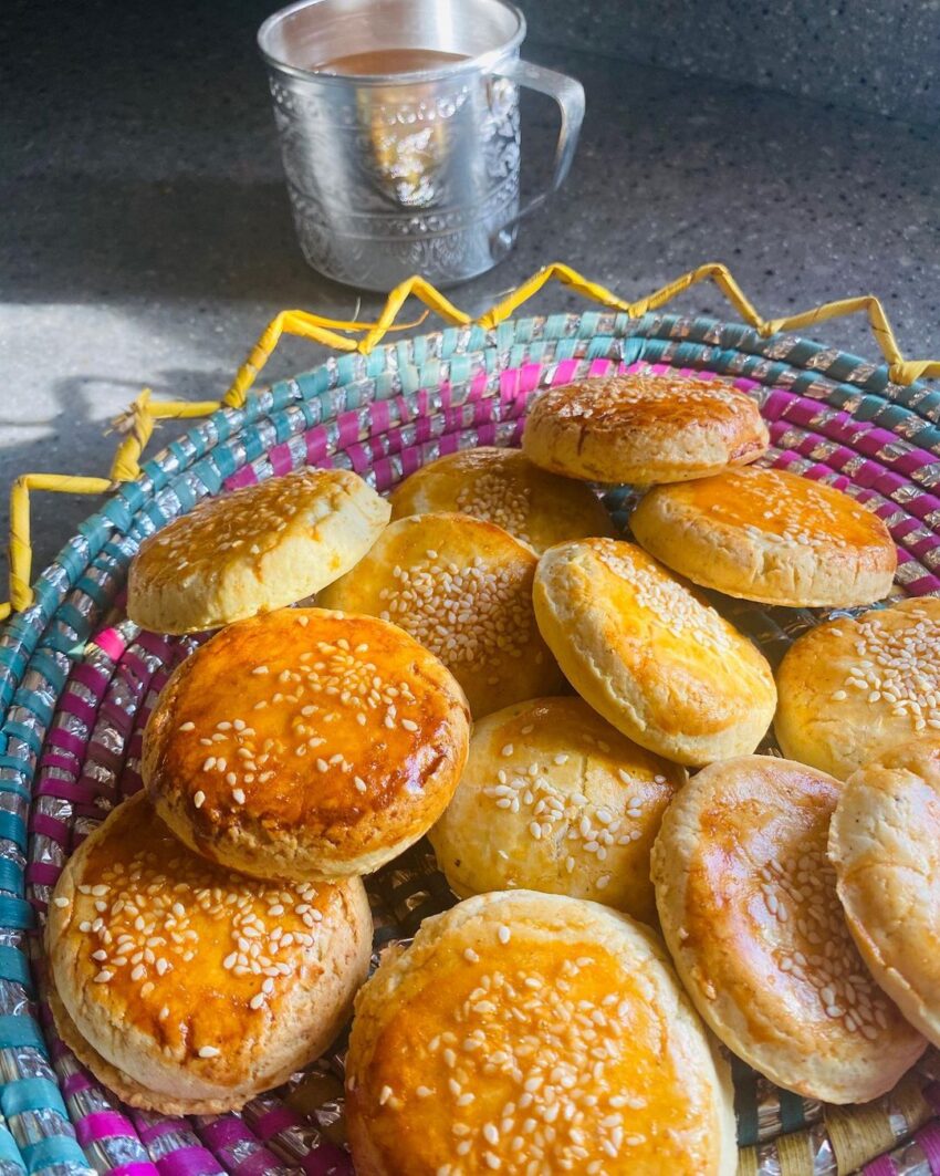 Kashmiri Kulchay With Kashmiri Kehwa