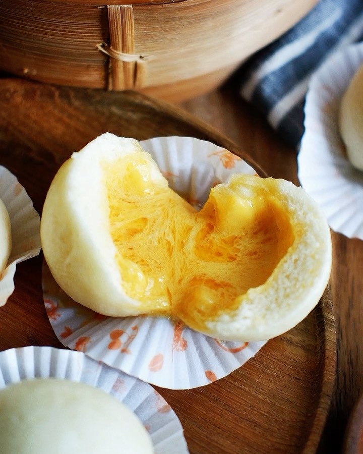 Salted Egg Yolk Lava Bun (Liu Sha Bao)