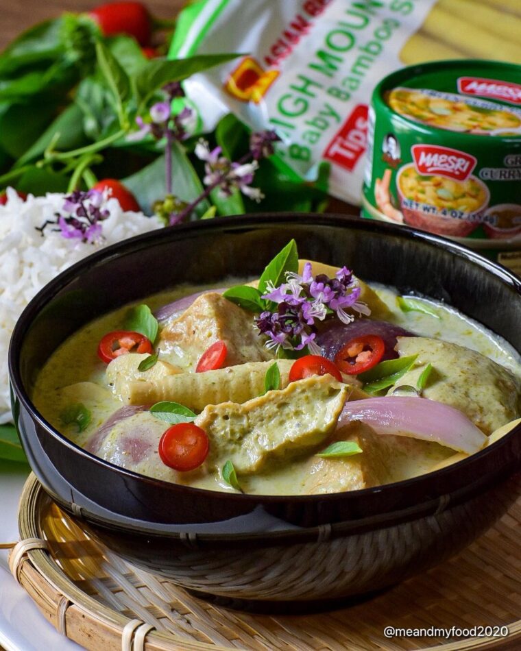 Thai Green Curry With Bamboo Shoot And Fried Tofu