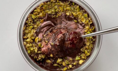 Raspberry Pistachio Overnight Oats