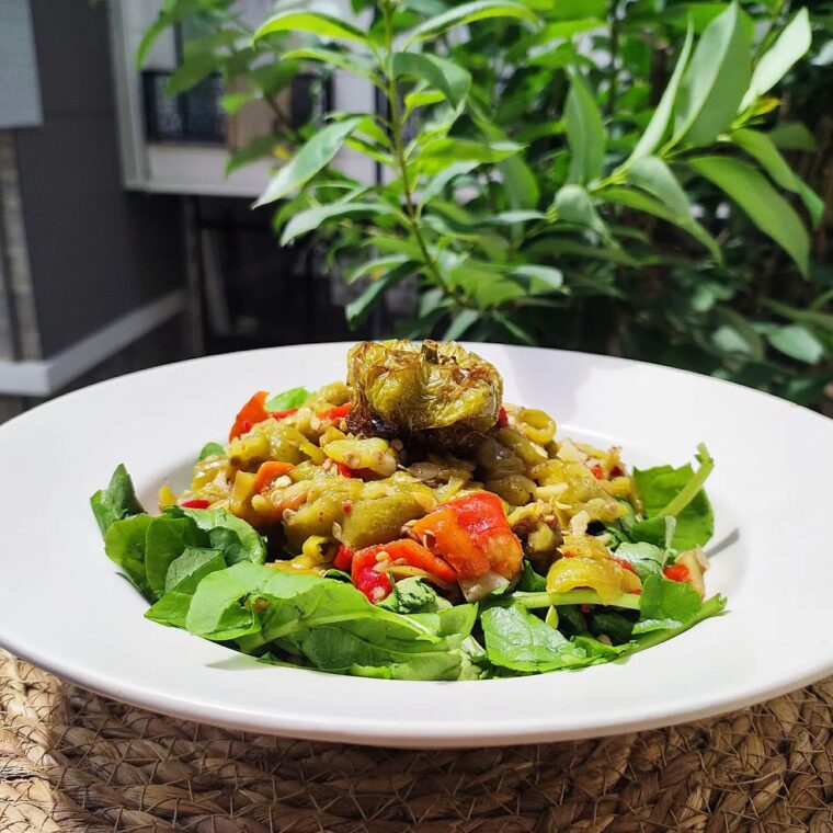 Garlicky Roasted Pepper Salad