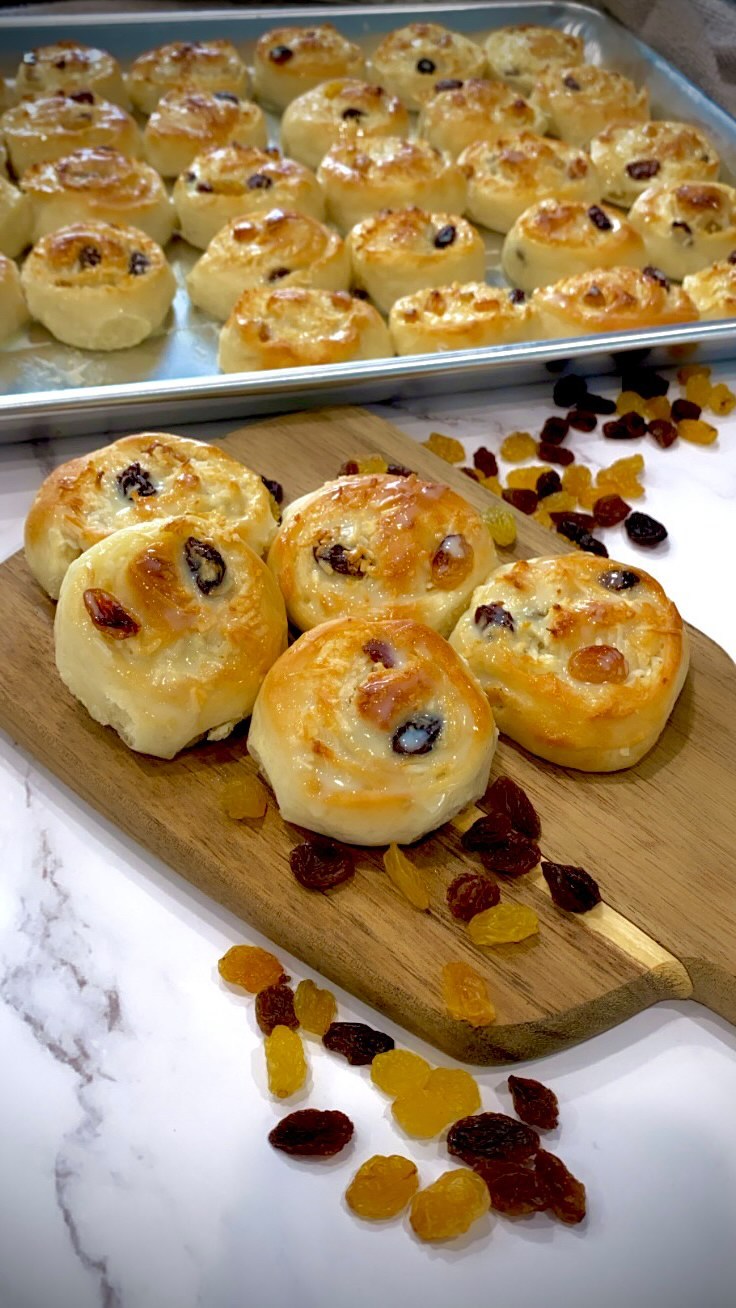 Raisins Coconut Rolls
