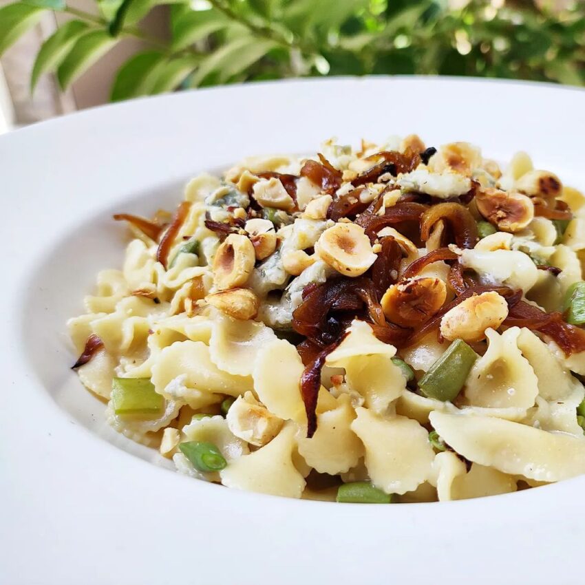 Gorgonzola Green Beans & Caramelised Onion Pasta