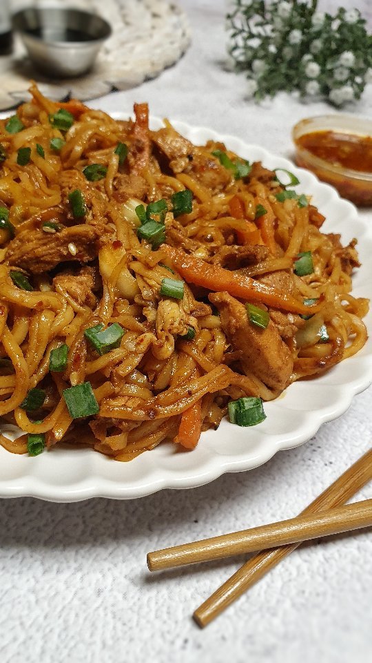 Schezwan Chicken Noodles