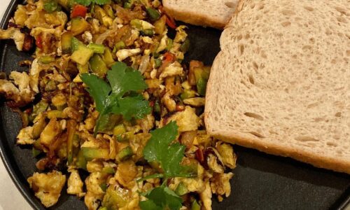 Spicy Avocado Scrambled Eggs - Main Dishes dari Avocado