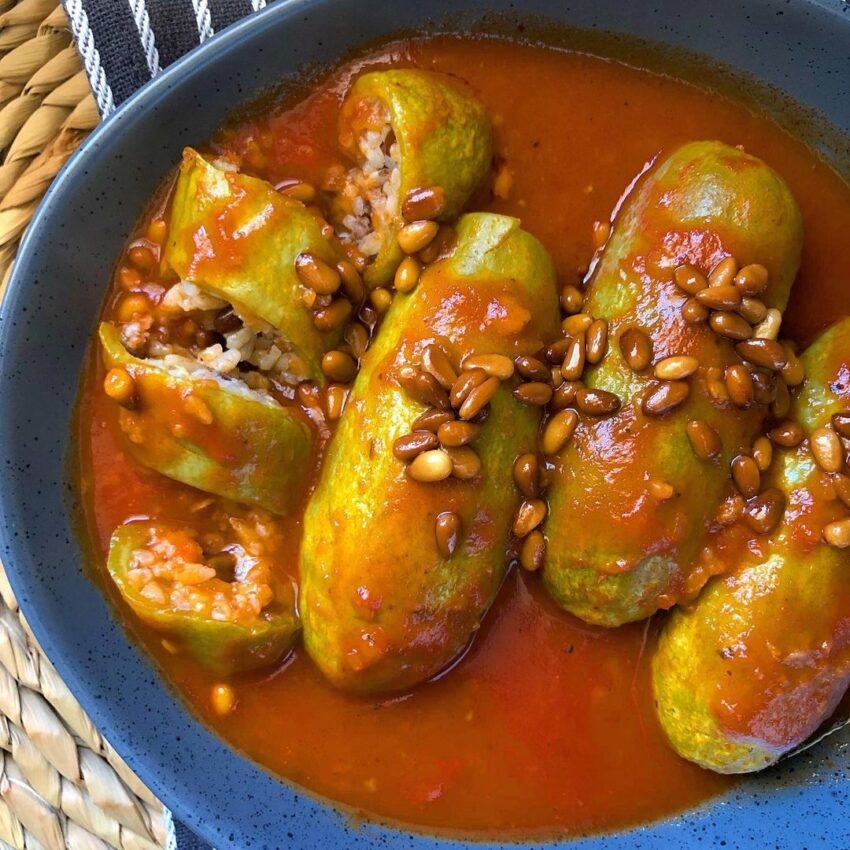 Kousa Banadora (Stuffed Zucchini In A Tomato Sauce)