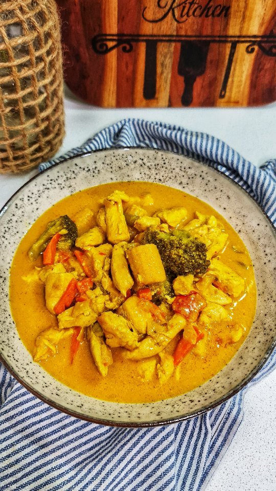 Yellow Chicken Curry