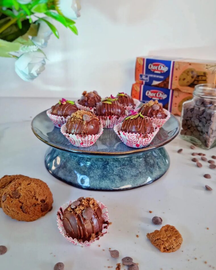 4 Ingredients Choc Chip Cookie Truffles